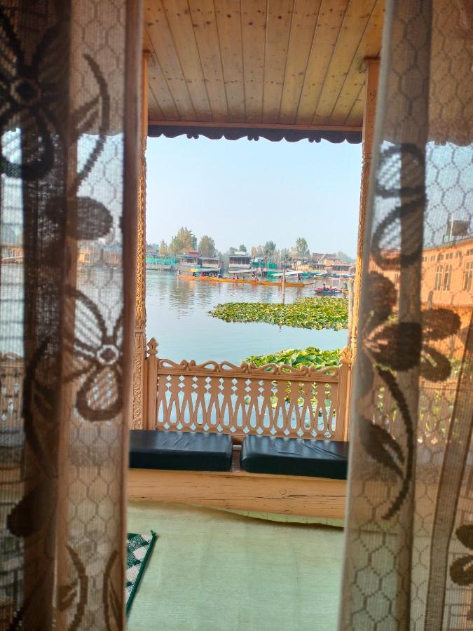 Hotel Lala Rukh Group Of Houseboats à Srīnagar Extérieur photo