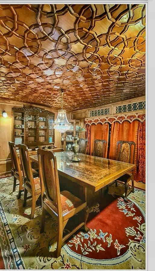 Hotel Lala Rukh Group Of Houseboats à Srīnagar Extérieur photo