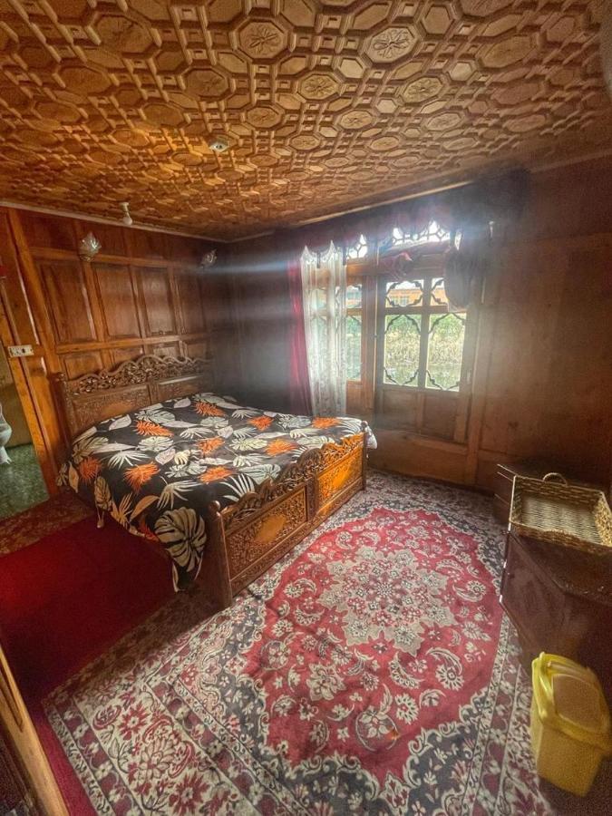 Hotel Lala Rukh Group Of Houseboats à Srīnagar Extérieur photo
