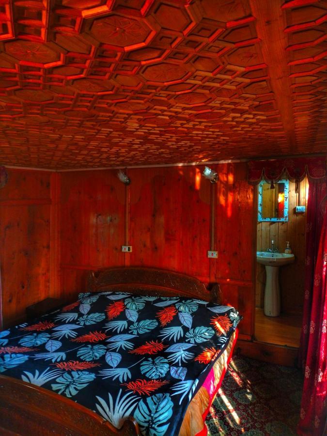 Hotel Lala Rukh Group Of Houseboats à Srīnagar Extérieur photo