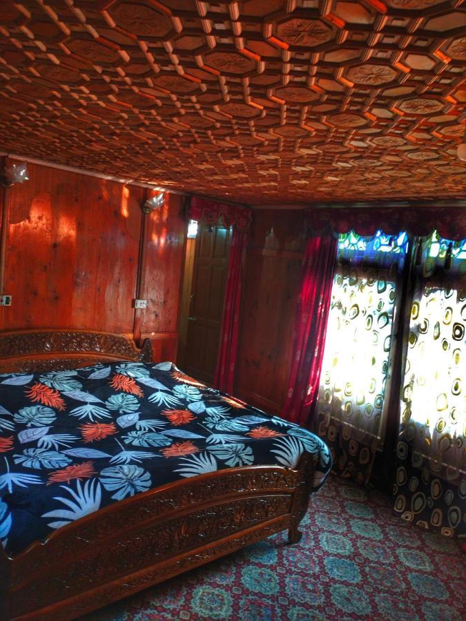 Hotel Lala Rukh Group Of Houseboats à Srīnagar Extérieur photo