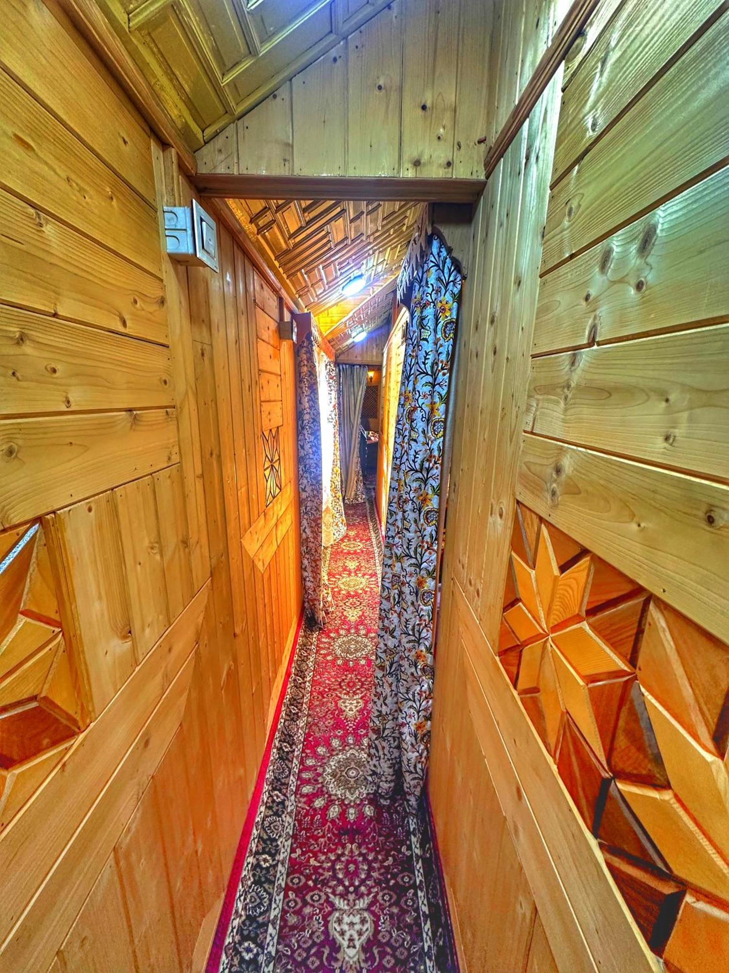 Hotel Lala Rukh Group Of Houseboats à Srīnagar Extérieur photo