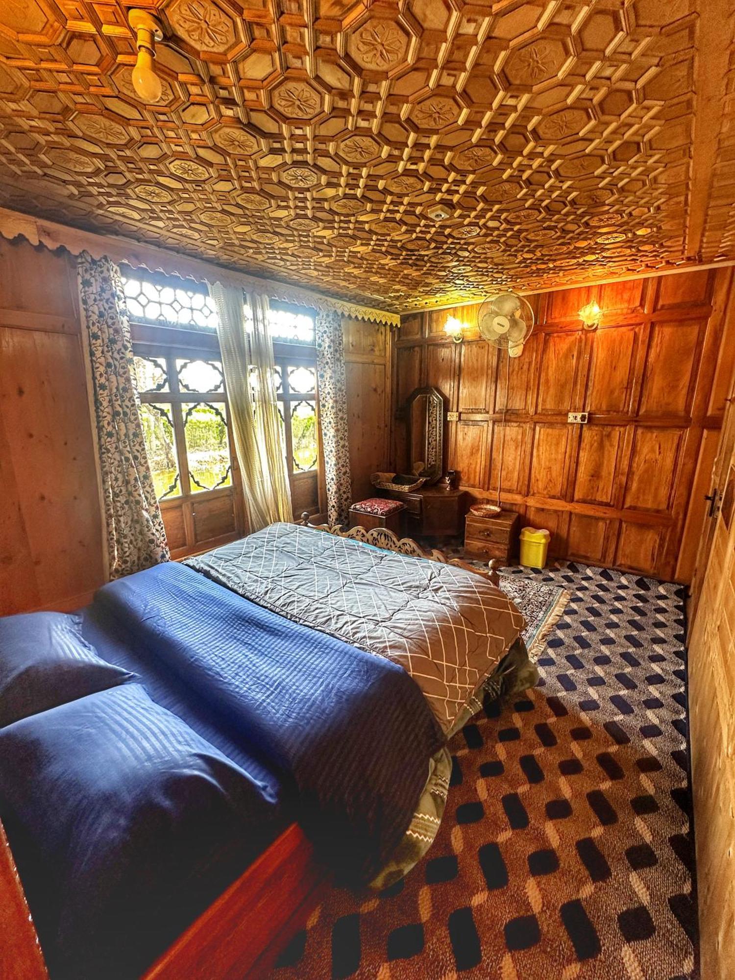 Hotel Lala Rukh Group Of Houseboats à Srīnagar Extérieur photo