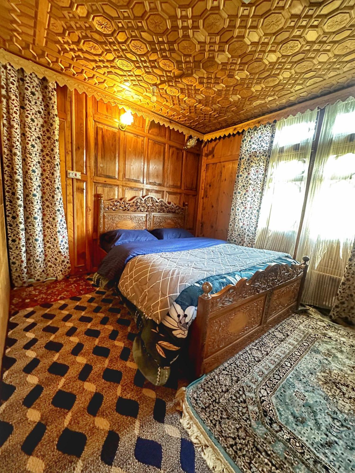 Hotel Lala Rukh Group Of Houseboats à Srīnagar Extérieur photo